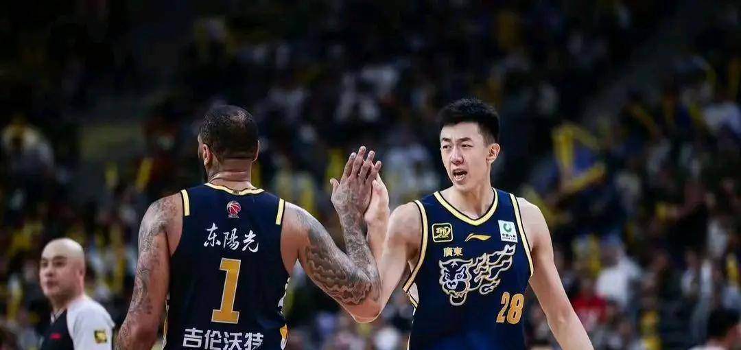 激情四射！双方球队交锋，赛场火药味浓厚的简单介绍